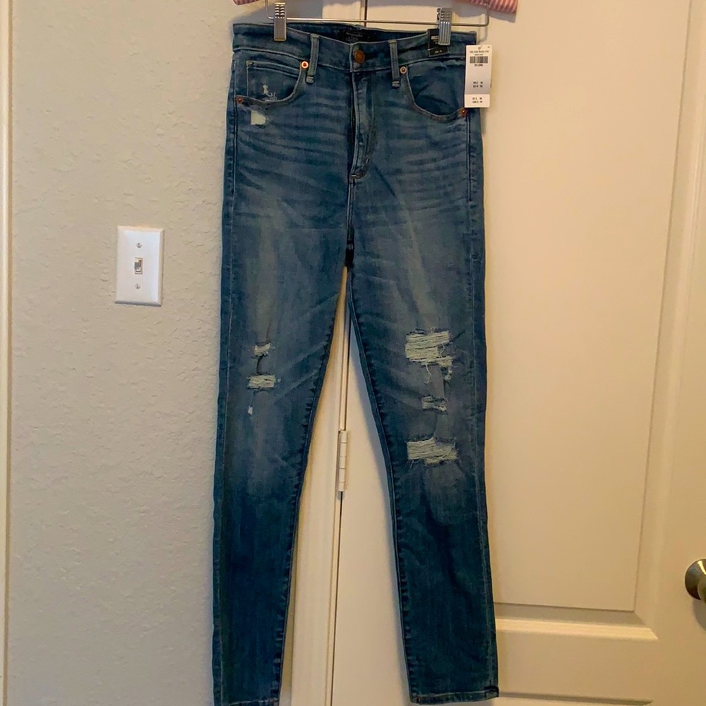 Abercrombie and Fitch ripped skinny jeans size 28